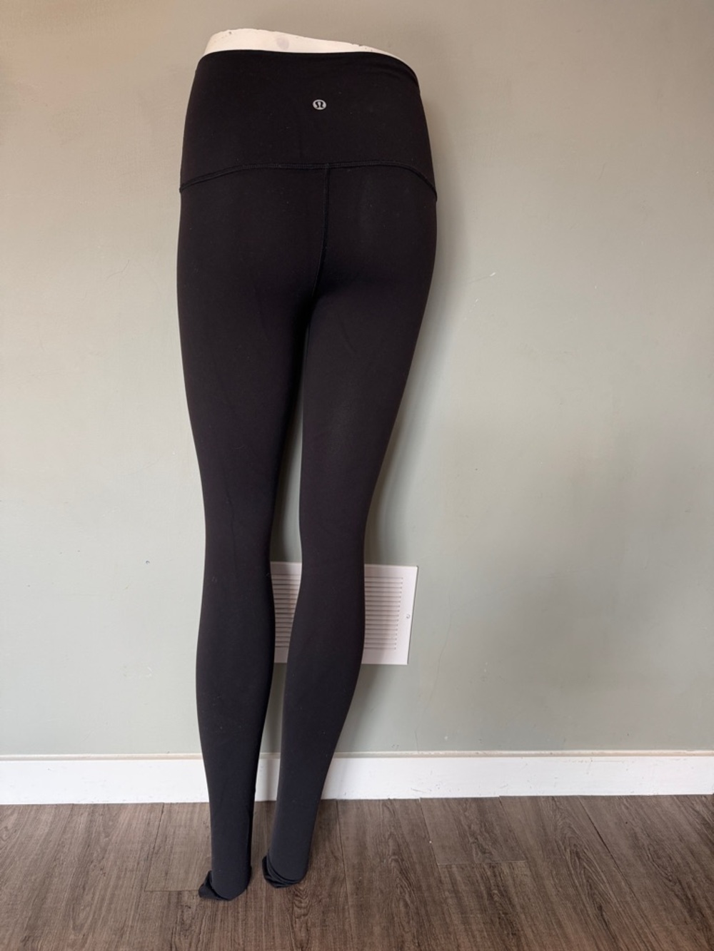 Lululemon size 4 High-Waist Black Leggings - Picture 2 of 3